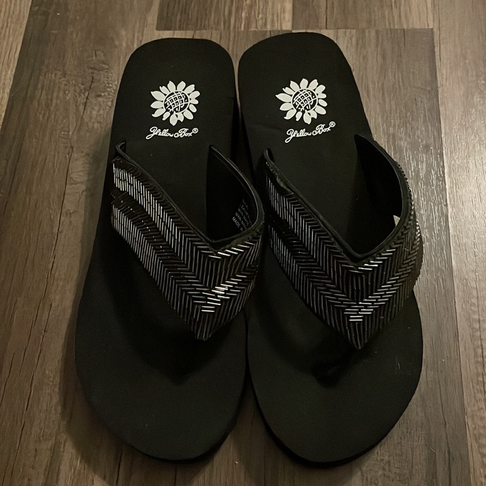 Yellow Box flip flops - Picture 2 of 3